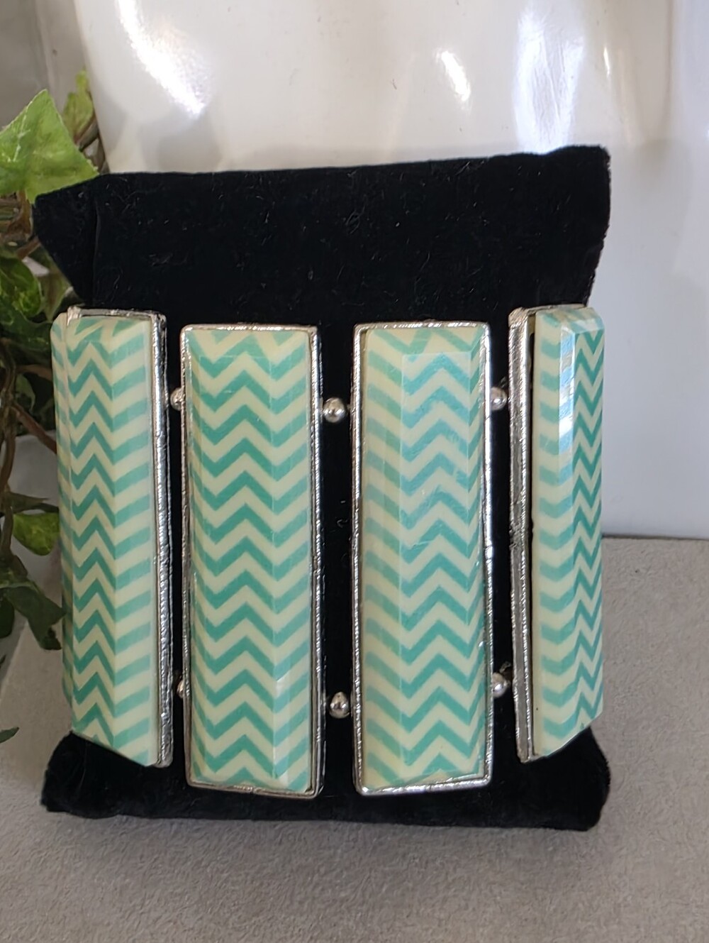 Chic Mint Green Chevron Silver Tone Stretch Statement Cuff Bracelet